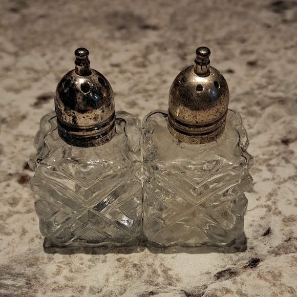 Glass Cut-Pattern Salt and Pepper Shakers - Clear Glass with Silver Tops - Picture 4 of 8